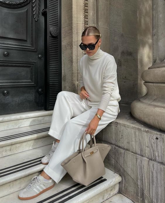 Rose Luxe Oversized Schoudertas met Gouden Sluiting