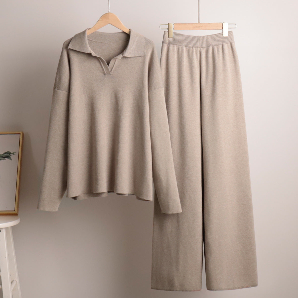 Rose Gebreide Loungewear Set voor Dames – Comfortabel, Oversized met Kraag en Wijde Pijpen
